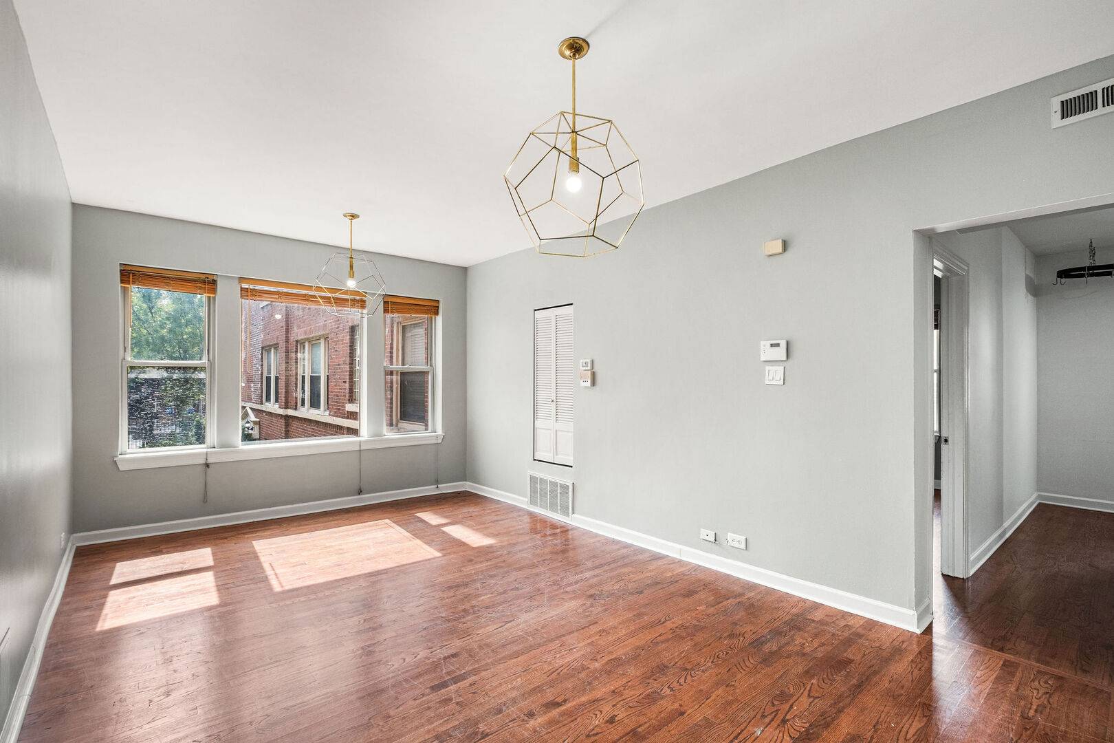 5743 N Ridge AVE #1, Chicago, IL 60660