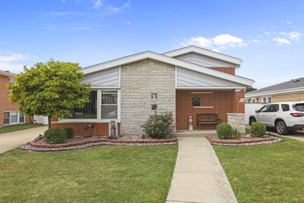 9232 Parkside AVE, Oak Lawn, IL 60453