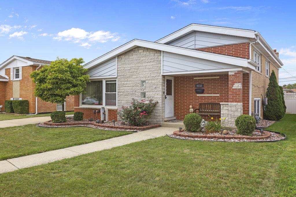 9232 Parkside AVE, Oak Lawn, IL 60453