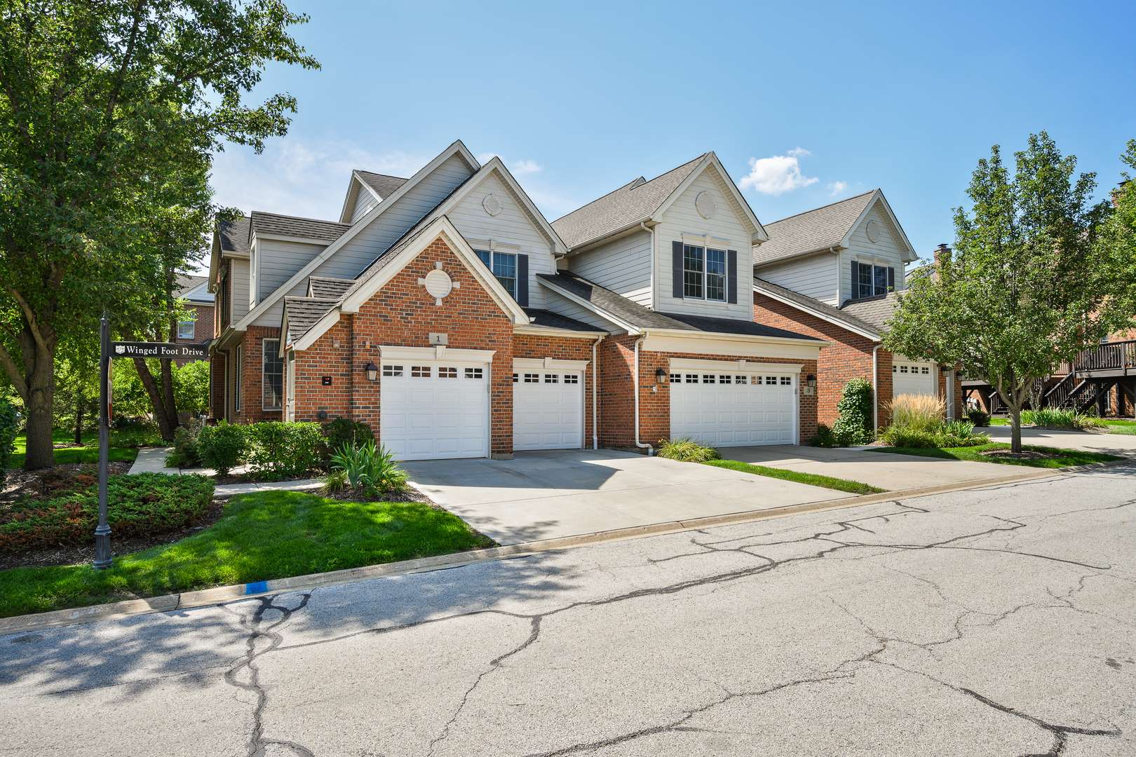 3 Winged Foot DR, Hawthorn Woods, IL 60047