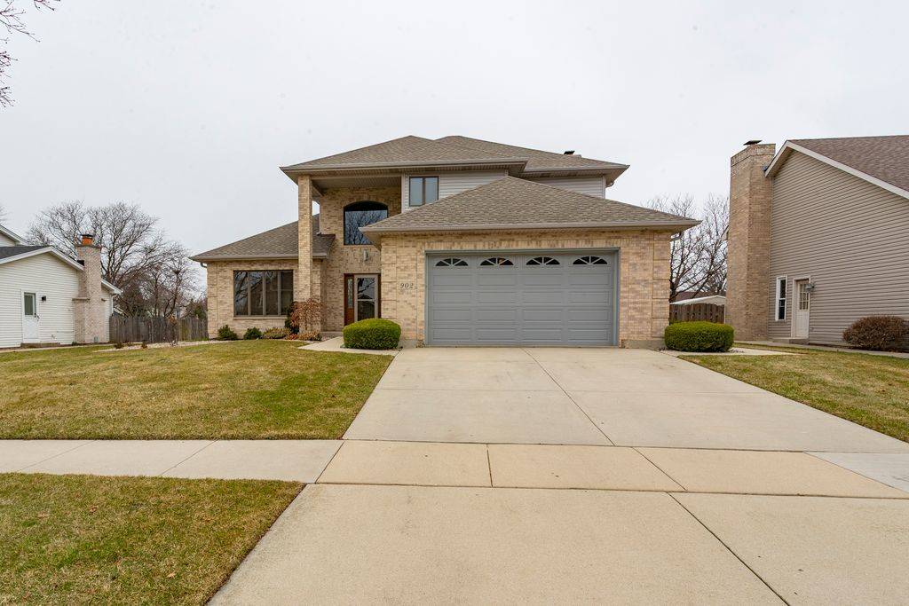 902 Somerset DR, Carol Stream, IL 60188