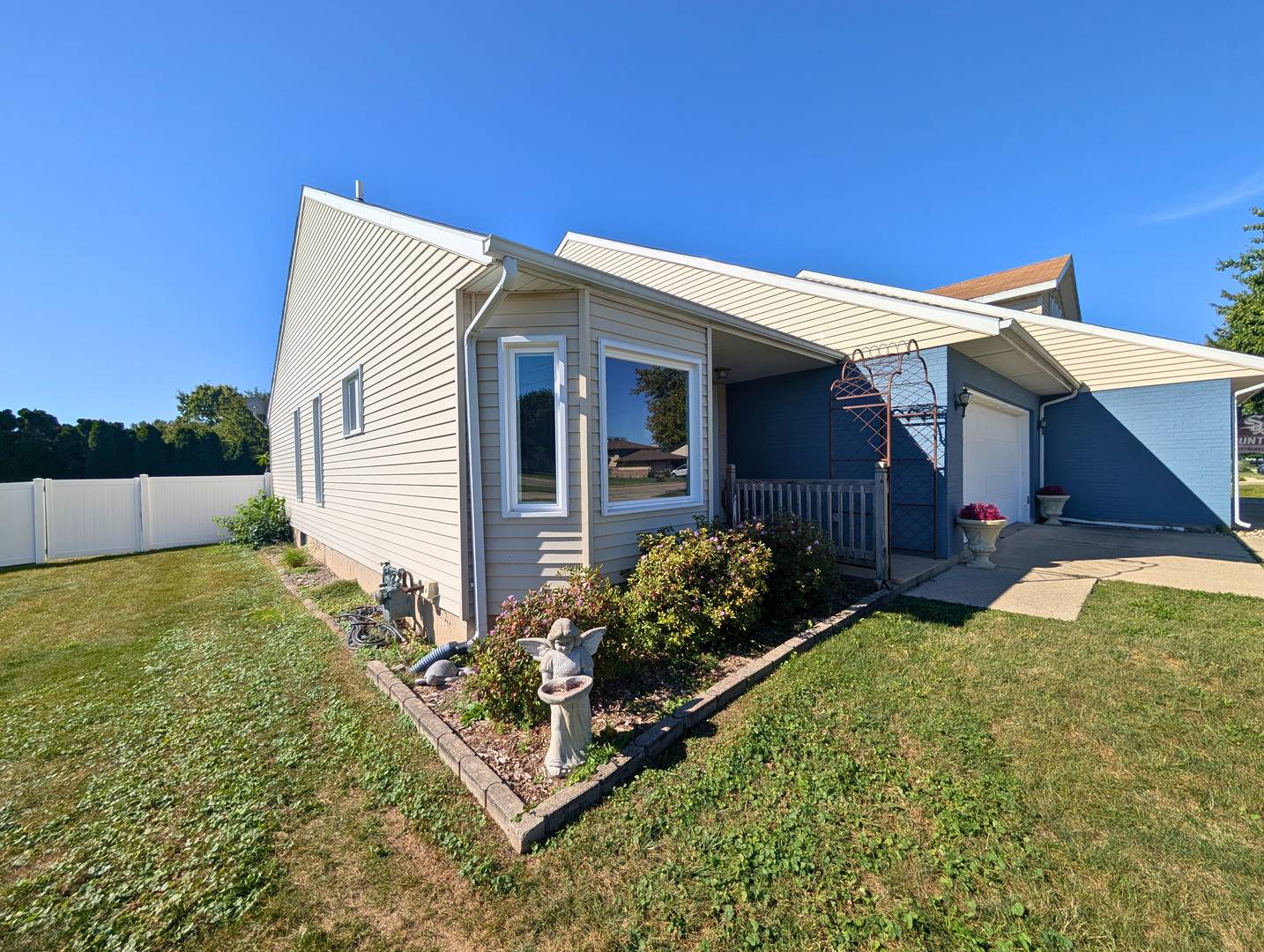 801 W Mckinley RD, Ottawa, IL 61350