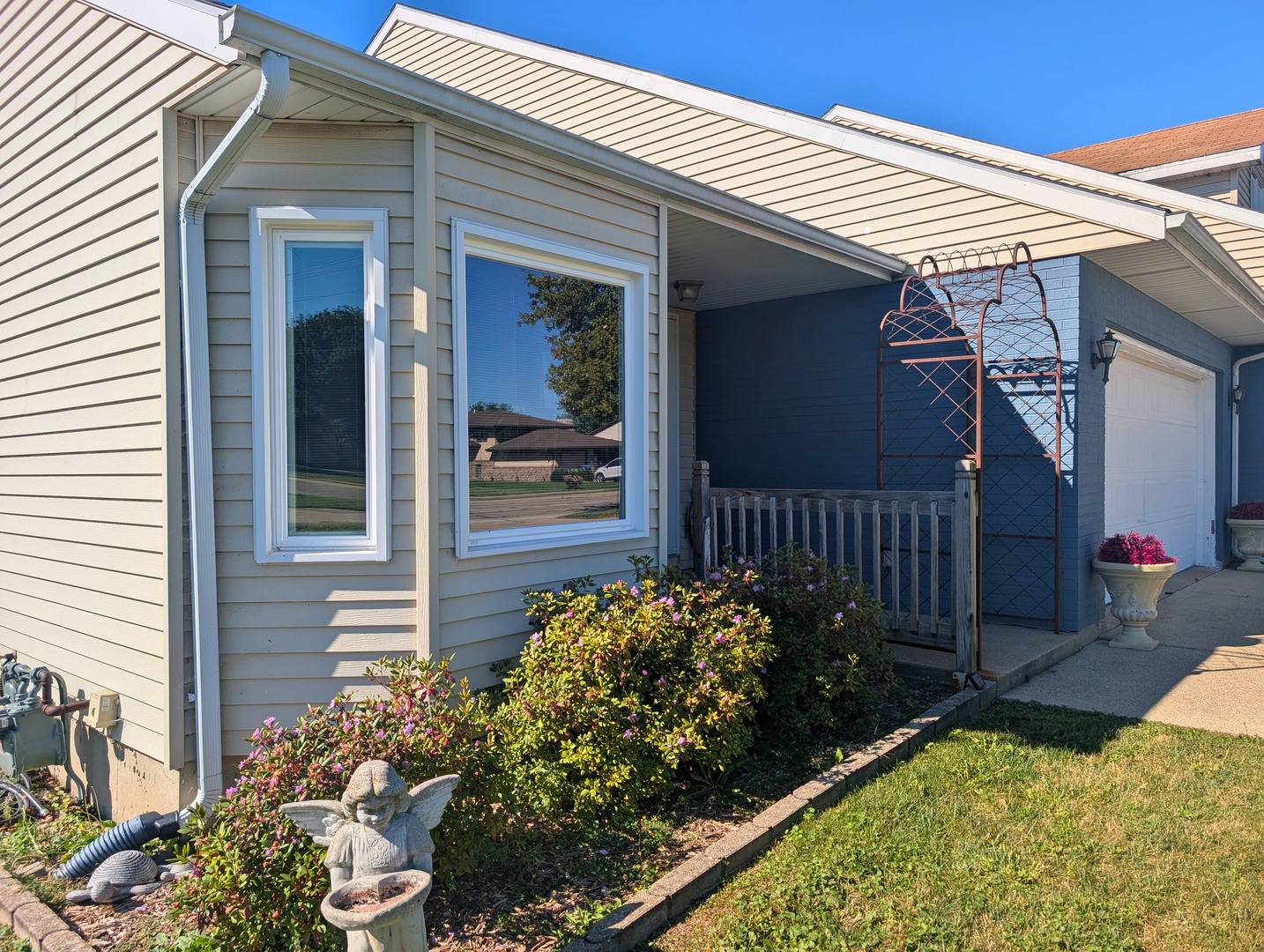 801 W Mckinley RD, Ottawa, IL 61350