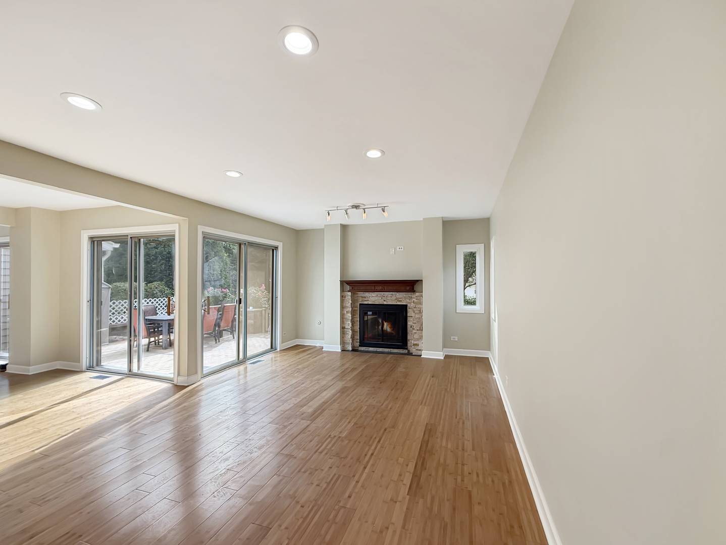 647 Darien CT, Hoffman Estates, IL 60169