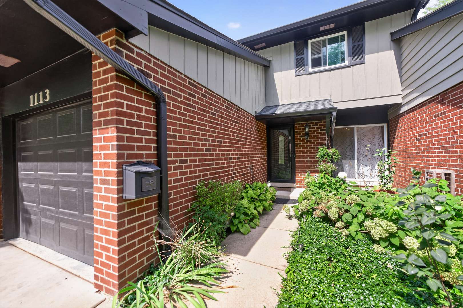 1113 Loughborough CT, Wheaton, IL 60189