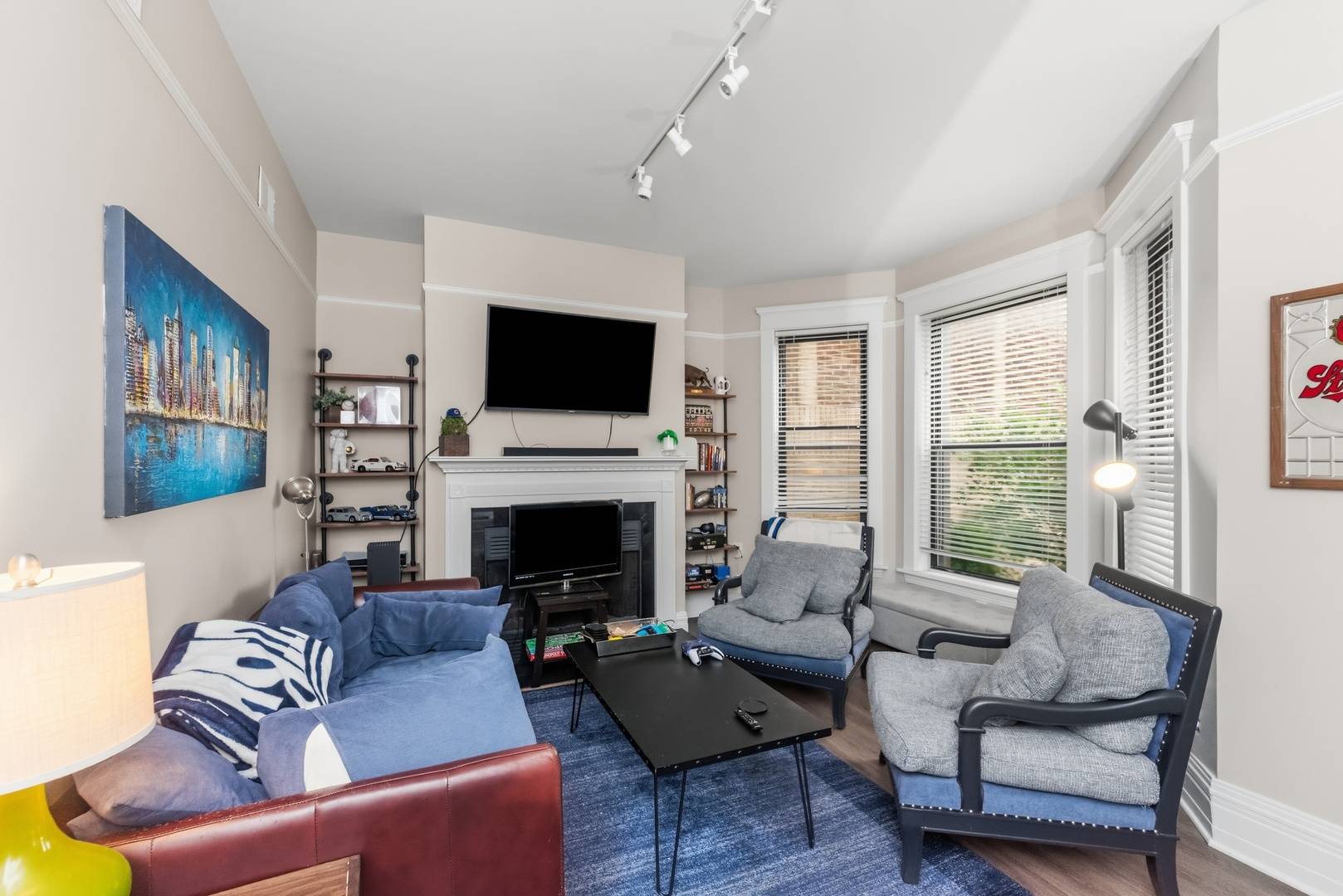 954 W Cuyler AVE #1E, Chicago, IL 60613