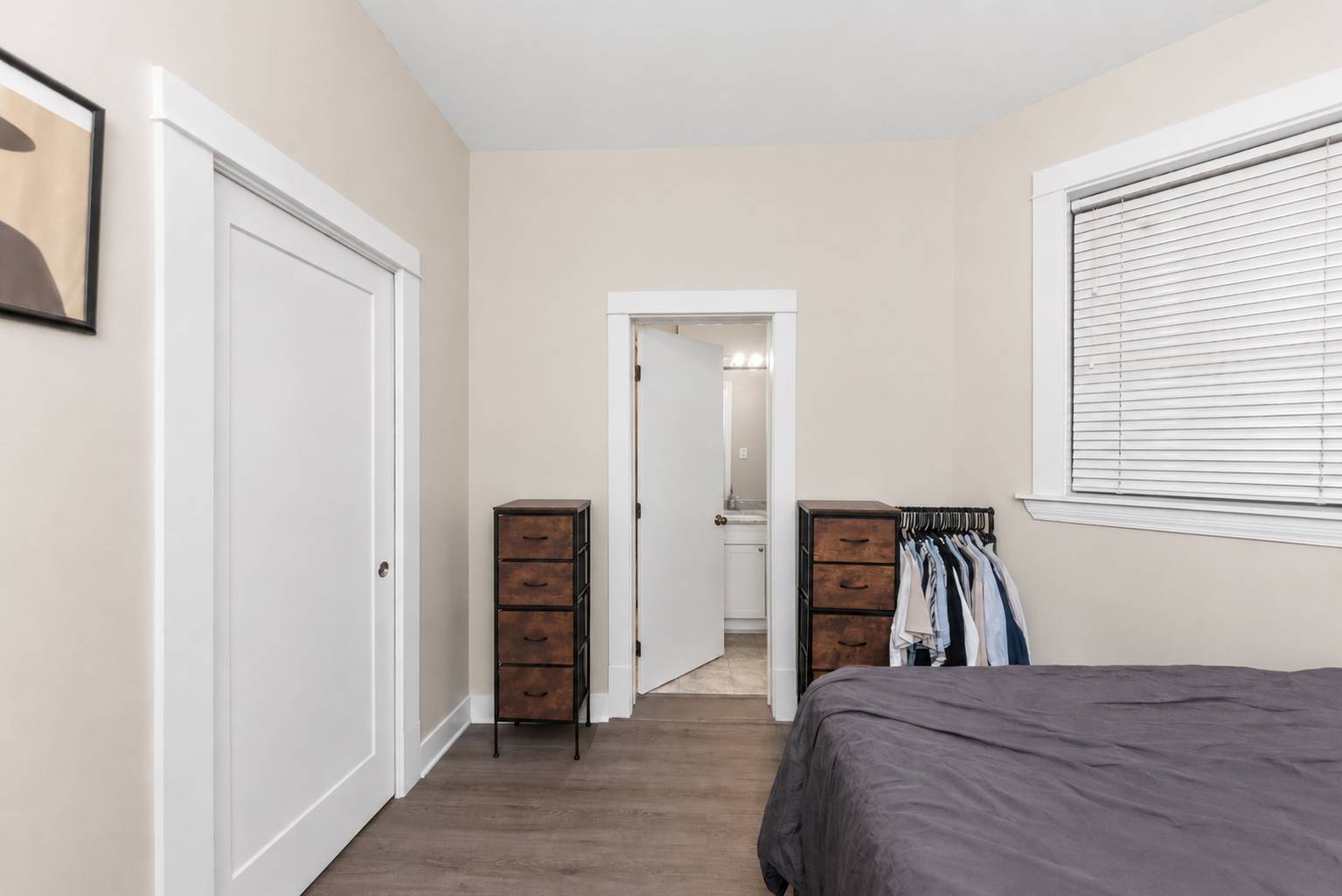 954 W Cuyler AVE #1E, Chicago, IL 60613