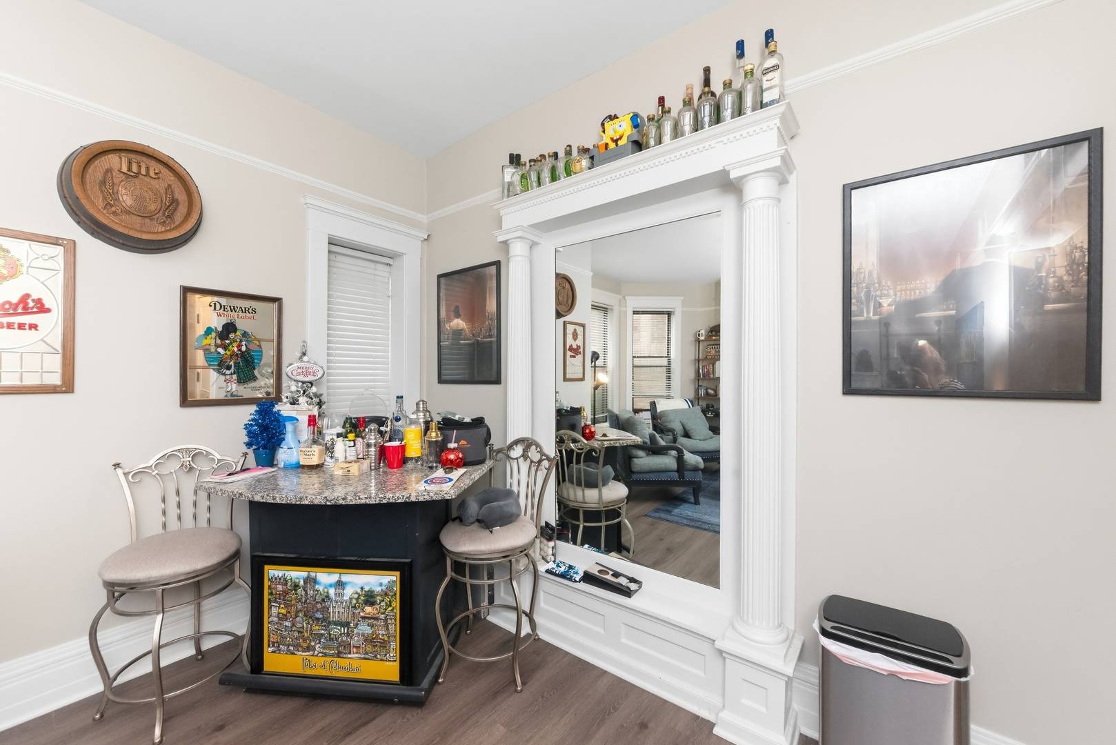954 W Cuyler AVE #1E, Chicago, IL 60613