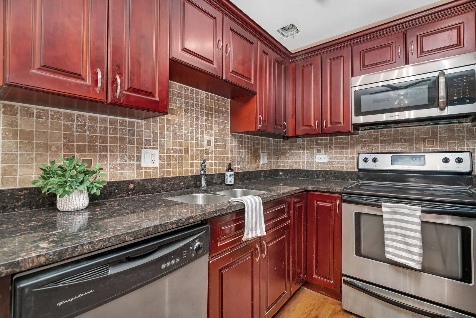 10214 S 84th TER #312, Palos Hills, IL 60465