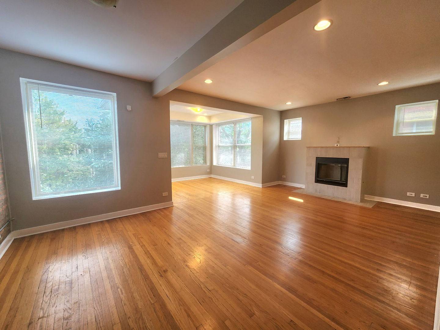 2320 E 70th PL #3, Chicago, IL 60649