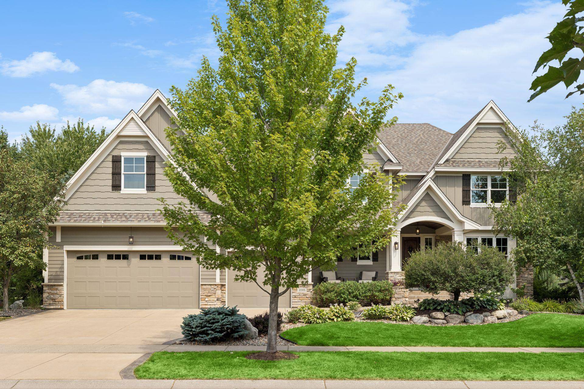 10906 Bentwater LN, Woodbury, MN 55129