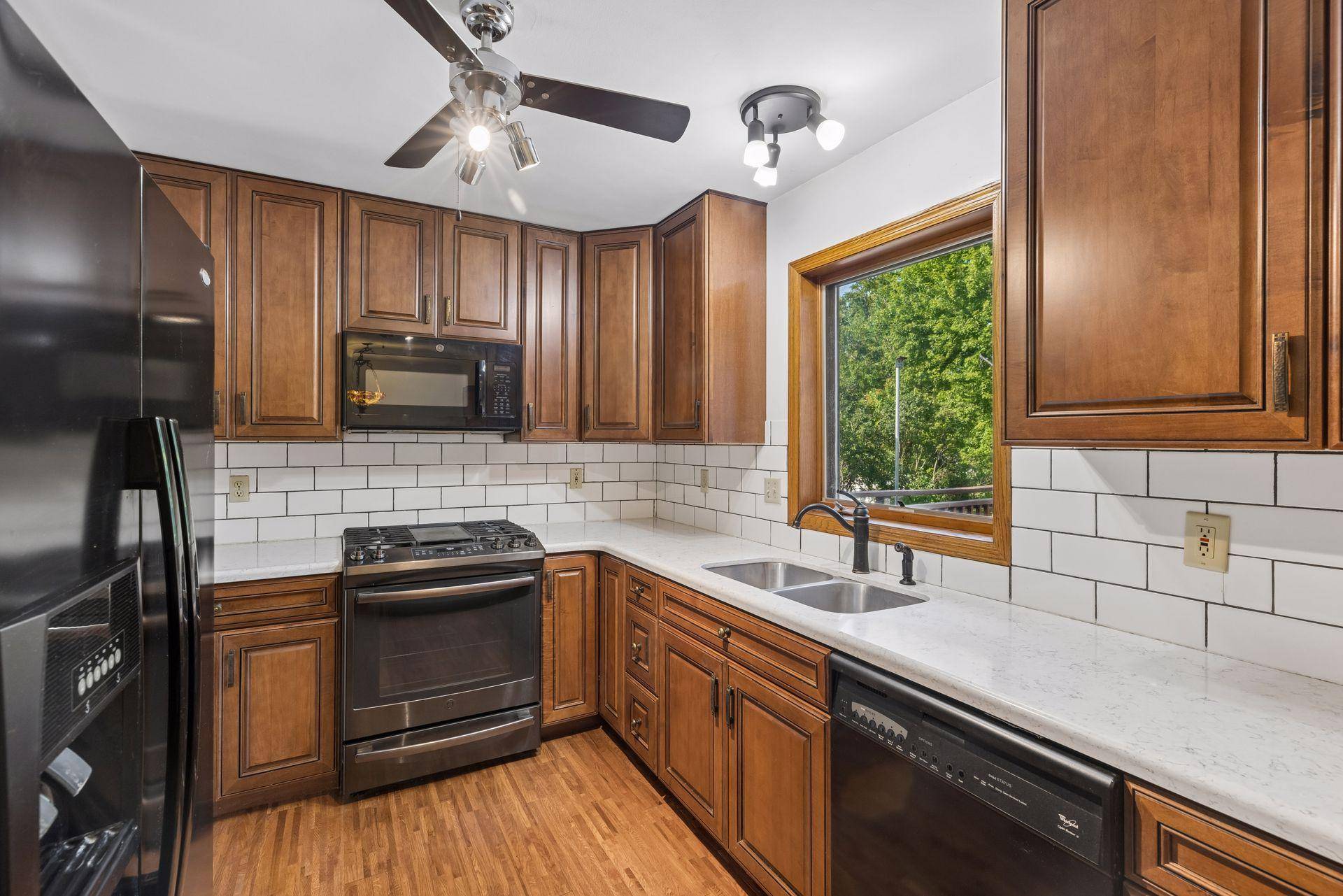 818 Pine Tree TRL, Stillwater, MN 55082