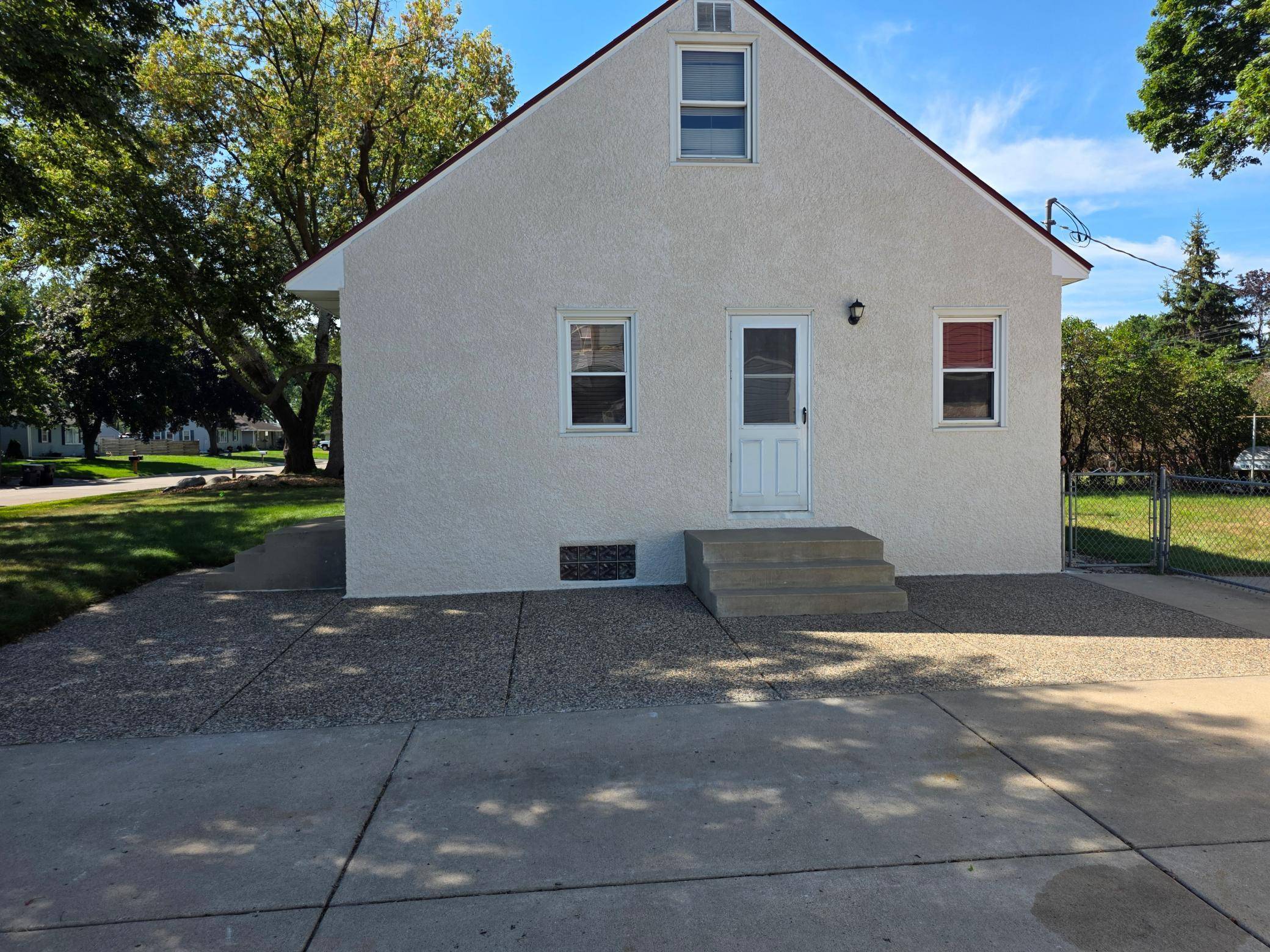 1747 Pinewood DR, Shoreview, MN 55126