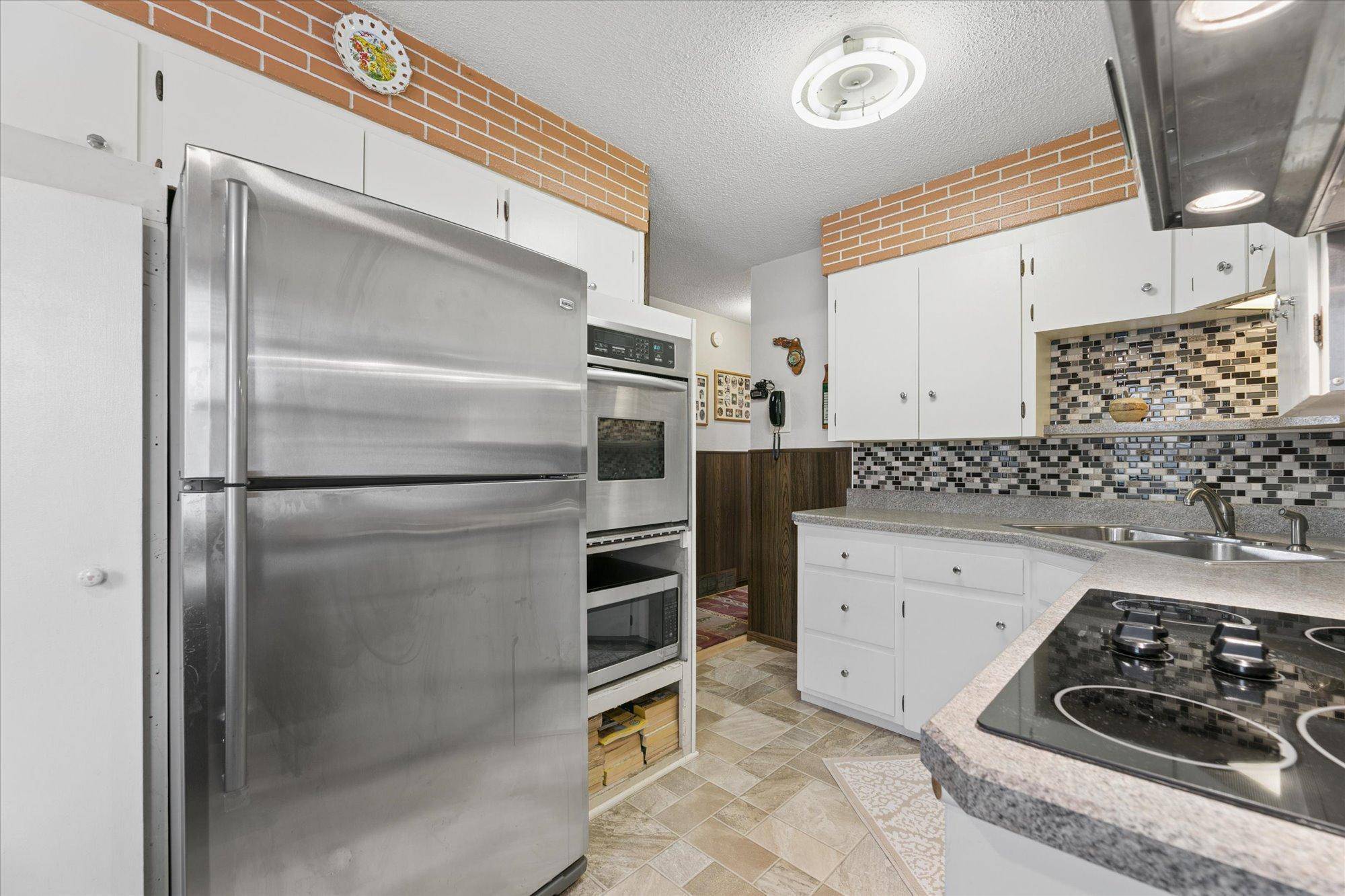 1747 Pinewood DR, Shoreview, MN 55126