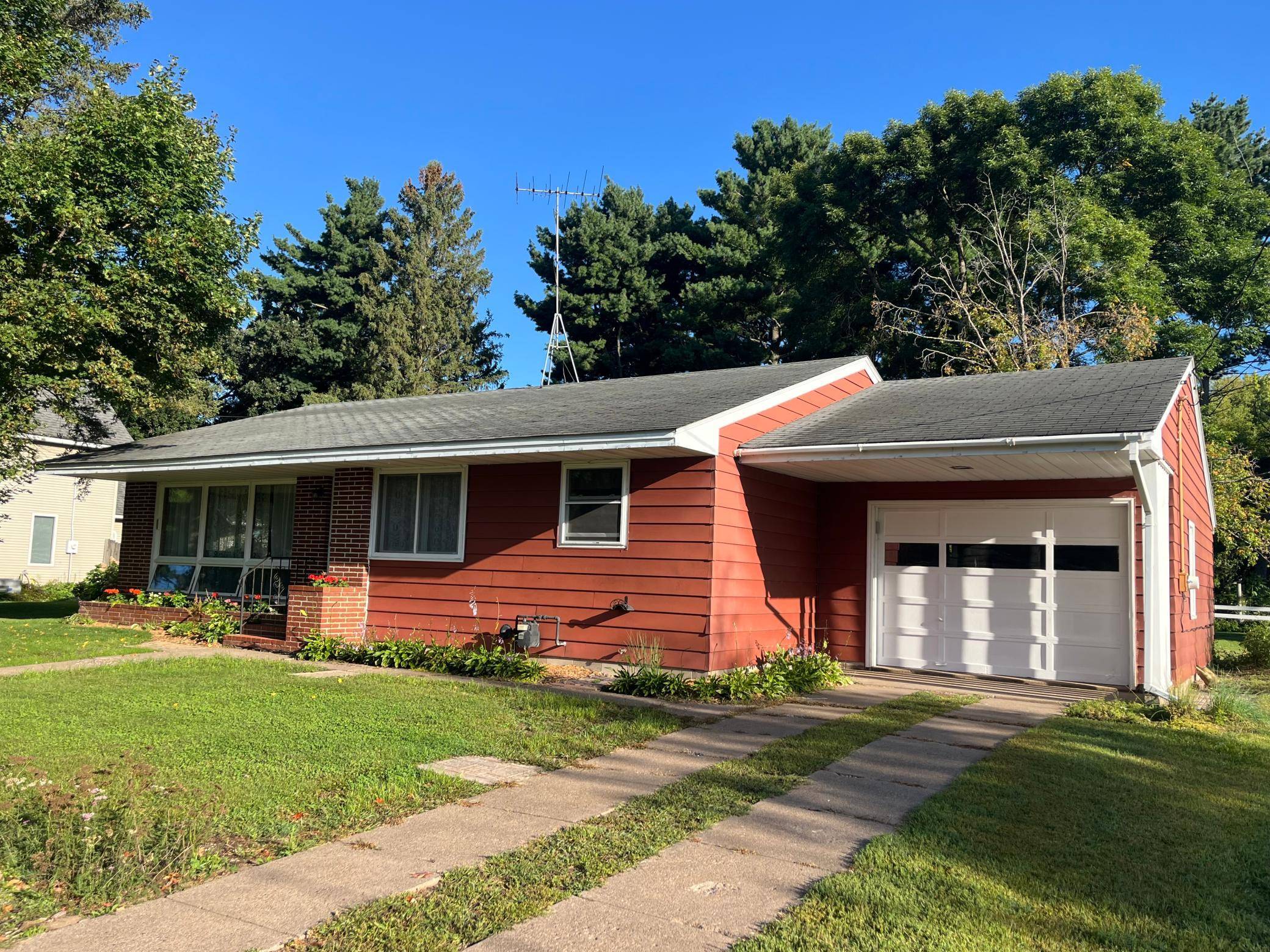 130 Arlington DR, Amery, WI 54001