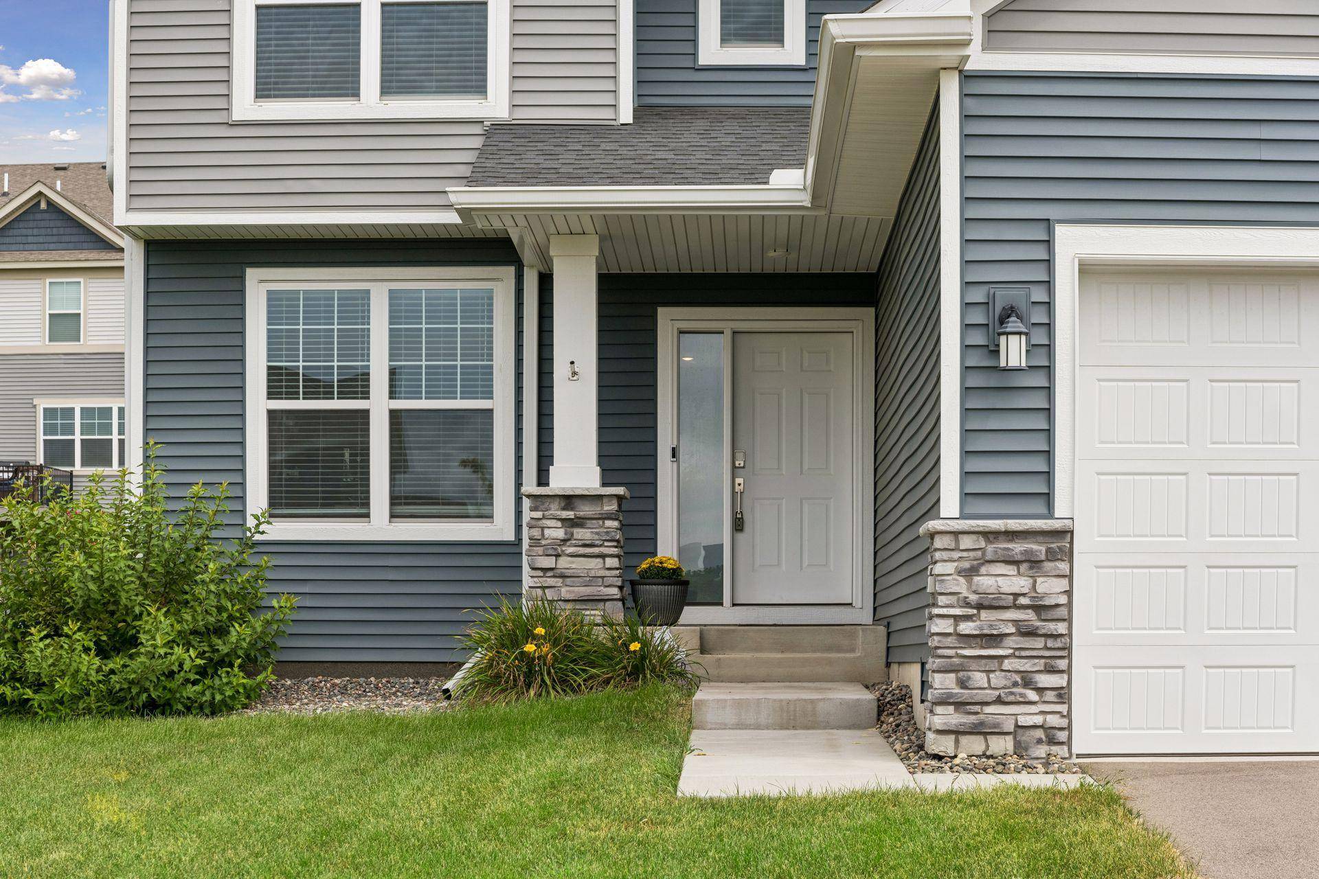 540 Waterford PL, Waconia, MN 55387