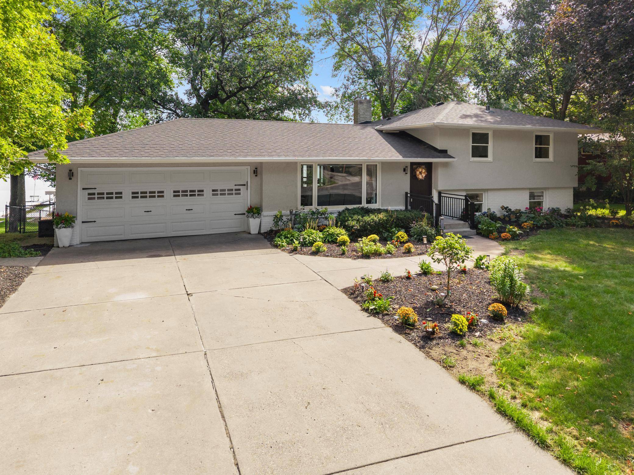 11325 Interlachen RD, Chisago City, MN 55013