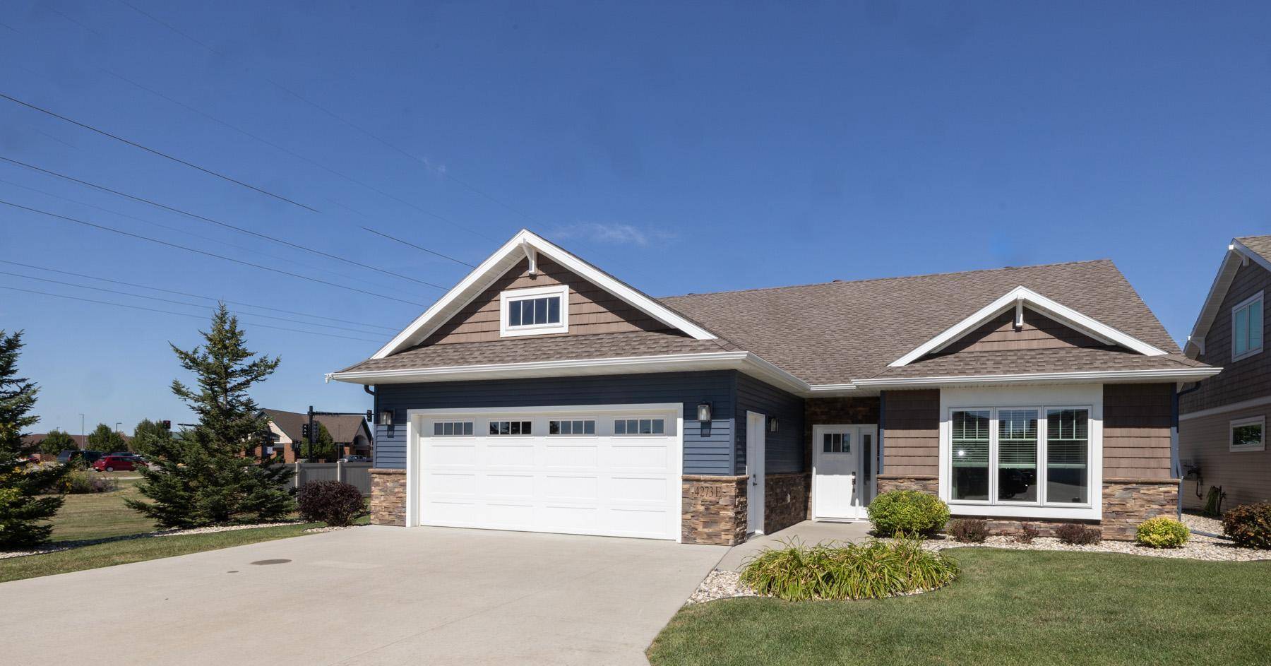 4273 Coventry DR S #E, Fargo, ND 58104