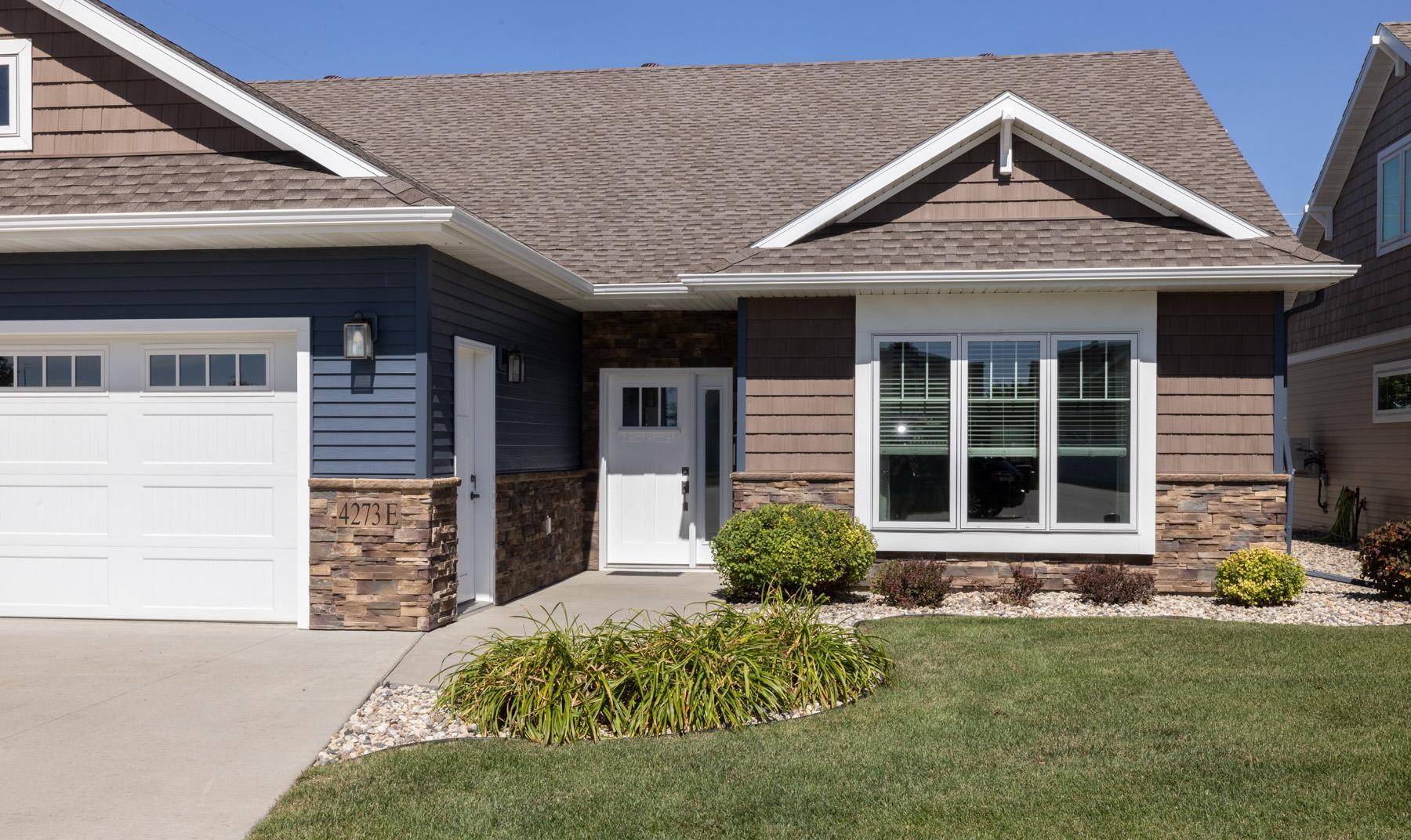 4273 Coventry DR S #E, Fargo, ND 58104
