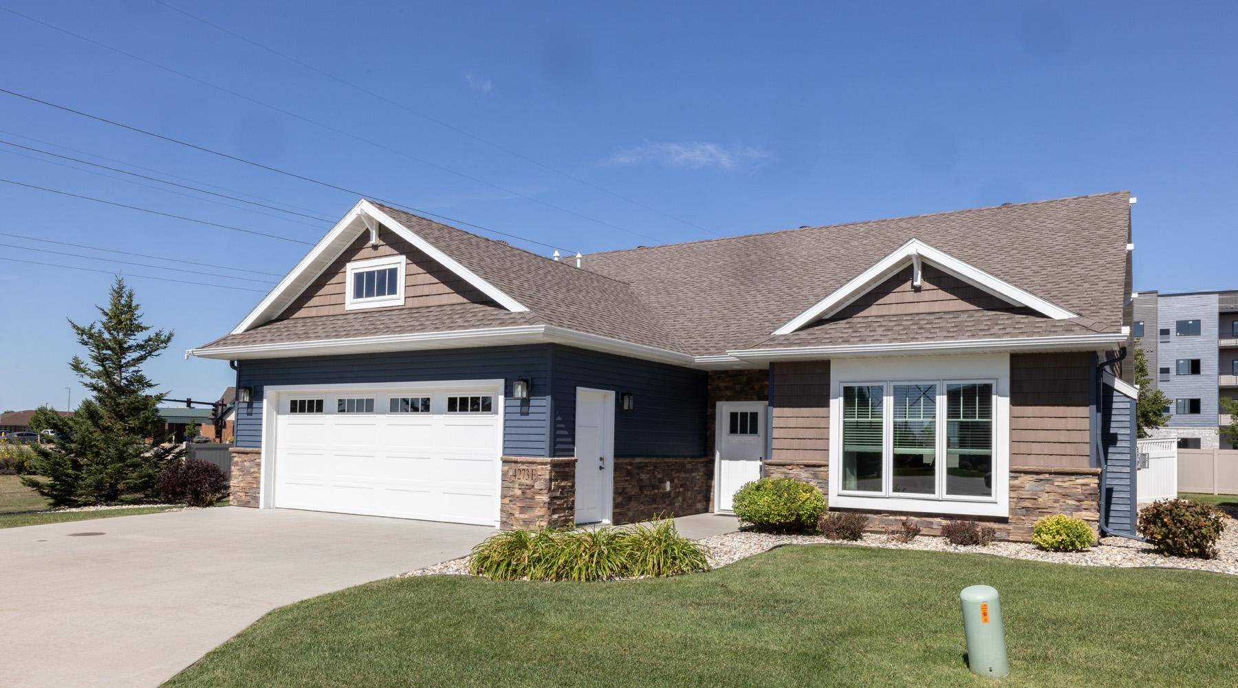 4273 Coventry DR S #E, Fargo, ND 58104