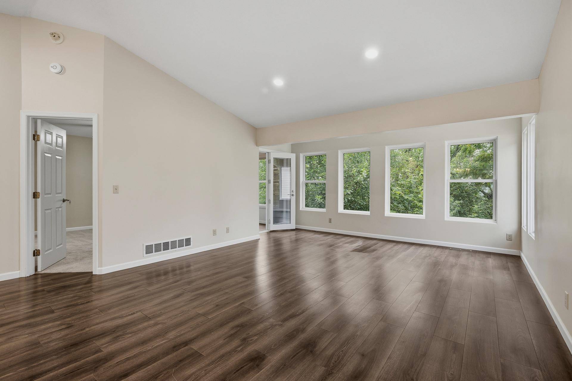 5523 Auto Club RD, Bloomington, MN 55437