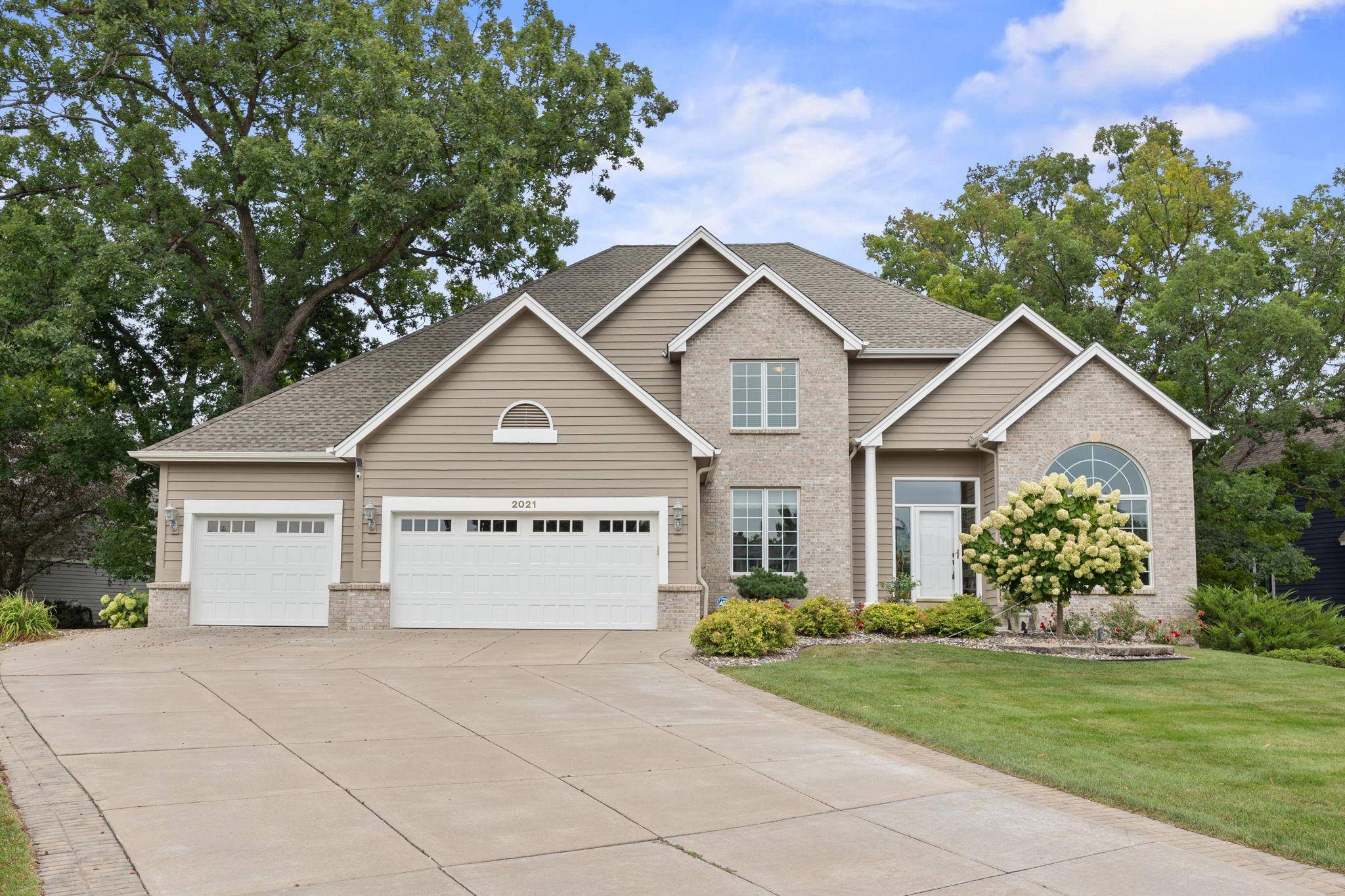 2021 Royale DR, Eagan, MN 55122