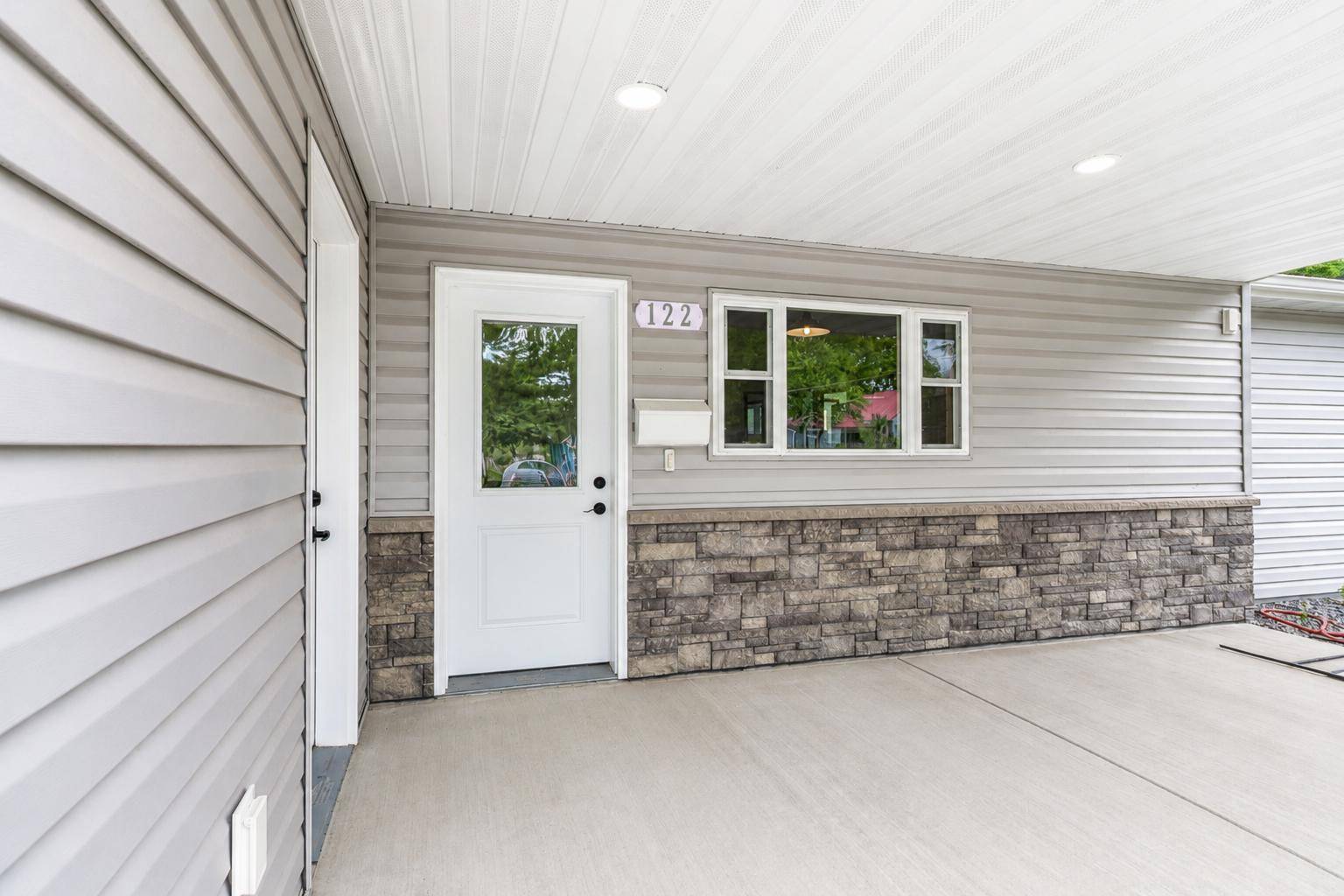 122 Cox AVE SW, Madelia, MN 56062