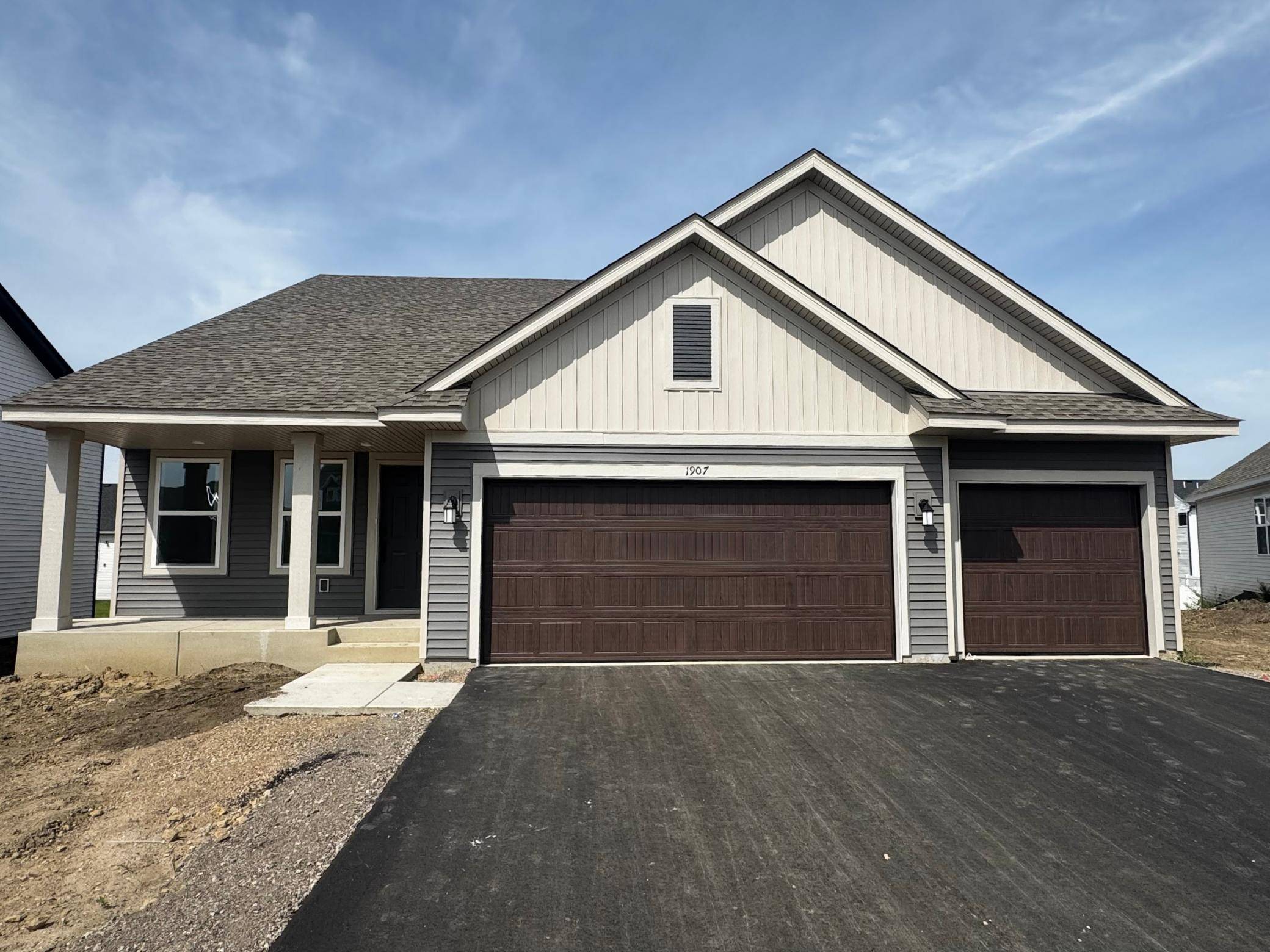 1907 Dogwood CT, Carver, MN 55315