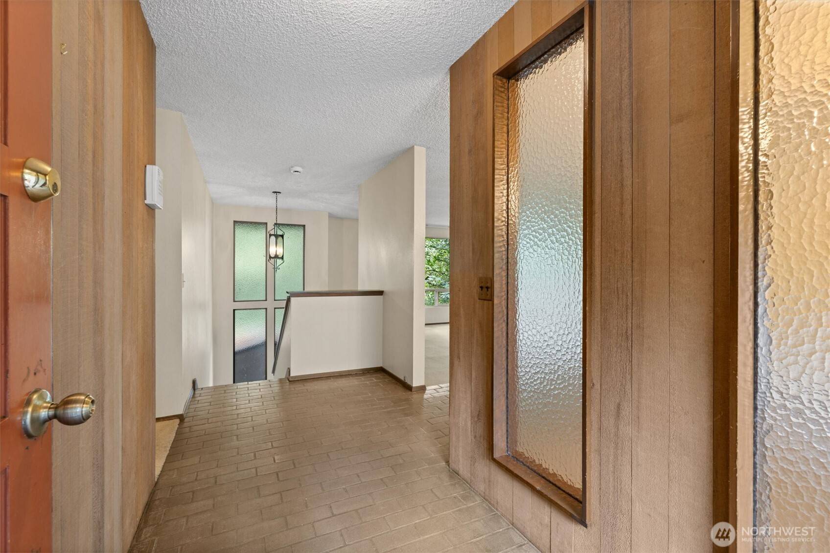 3322 102nd AVE NE, Bellevue, WA 98004