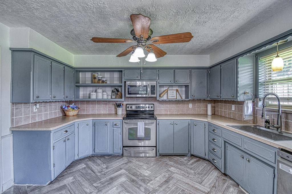 2225 W Country Club RD, Chickasha, OK 73018