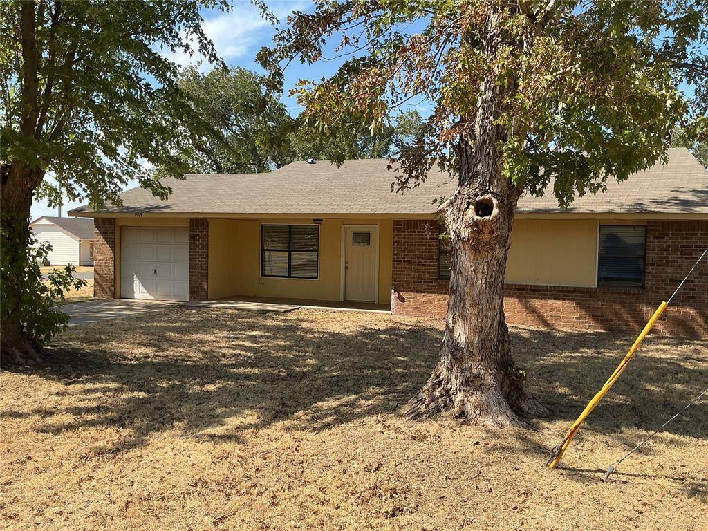 1919 Wells, Clinton, OK 73601
