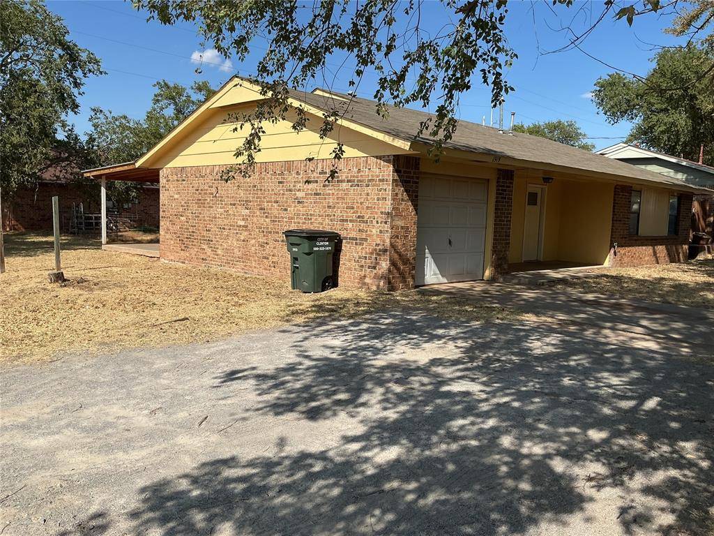 1919 Wells, Clinton, OK 73601
