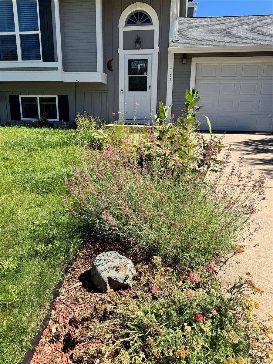 21256 E Powers CIR, Centennial, CO 80015