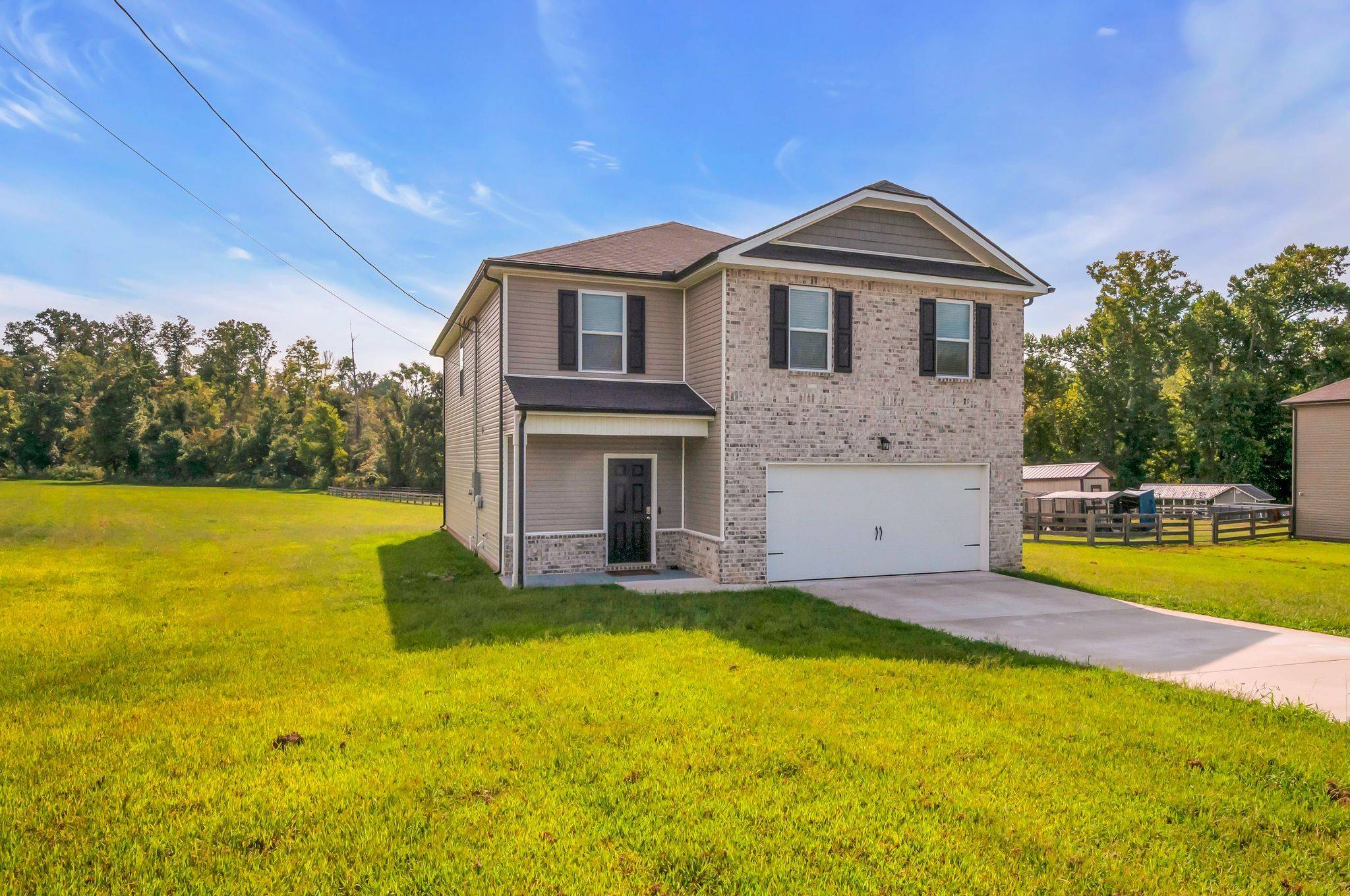 1055 E Piney Rd, Dickson, TN 37055