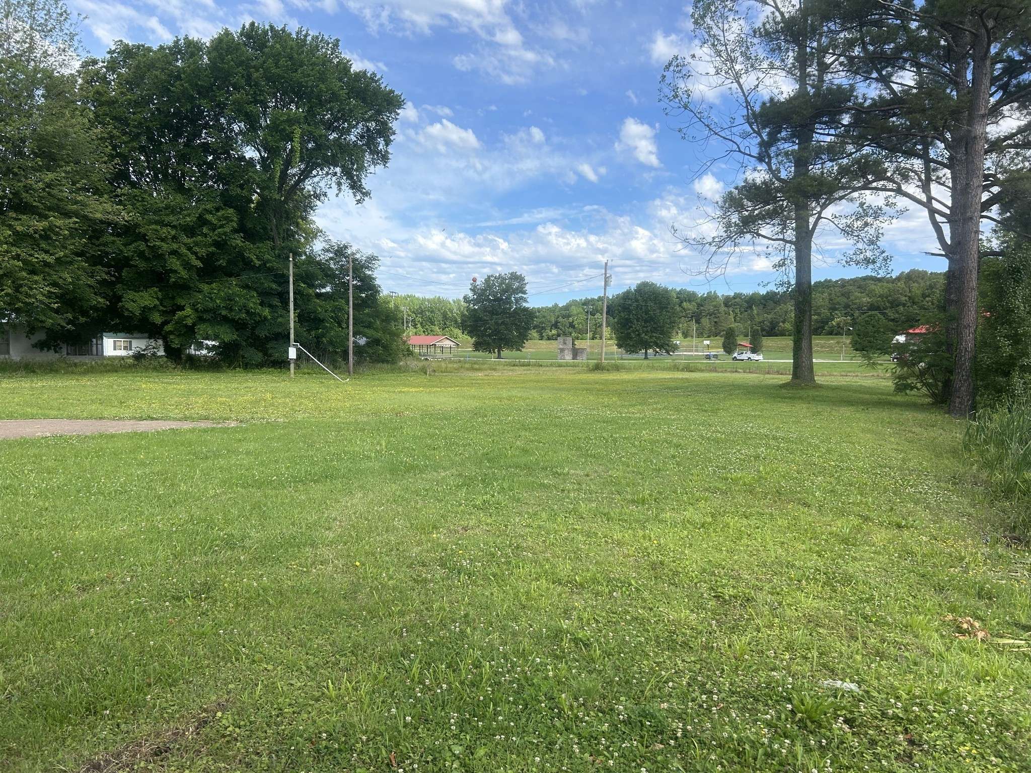 90 Creek St, Big Sandy, TN 38221