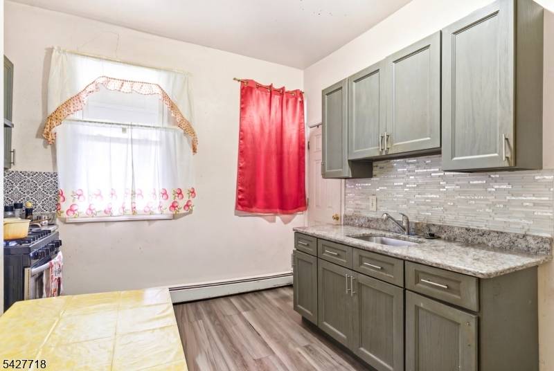 51 Richards St, Newark City, NJ 07105