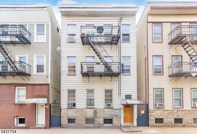 369 E Kinney St, Newark City, NJ 07105