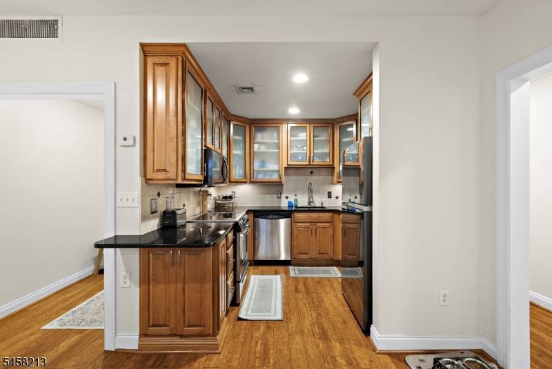 207-31 Shearwater Ct #31, Jersey City, NJ 07305