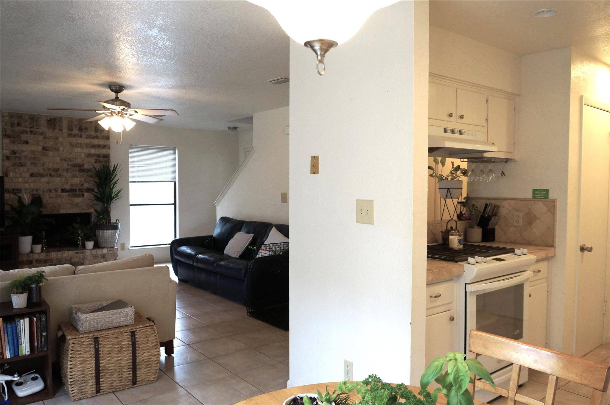 4904 Smokey VLY #B, Austin, TX 78731