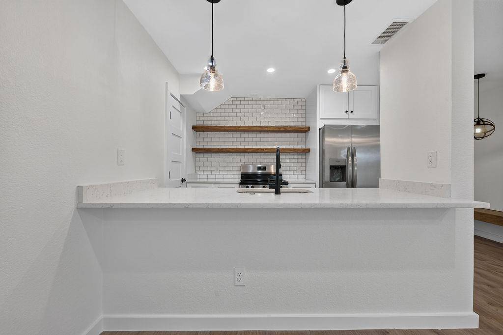 2124 Burton DR #133, Austin, TX 78741