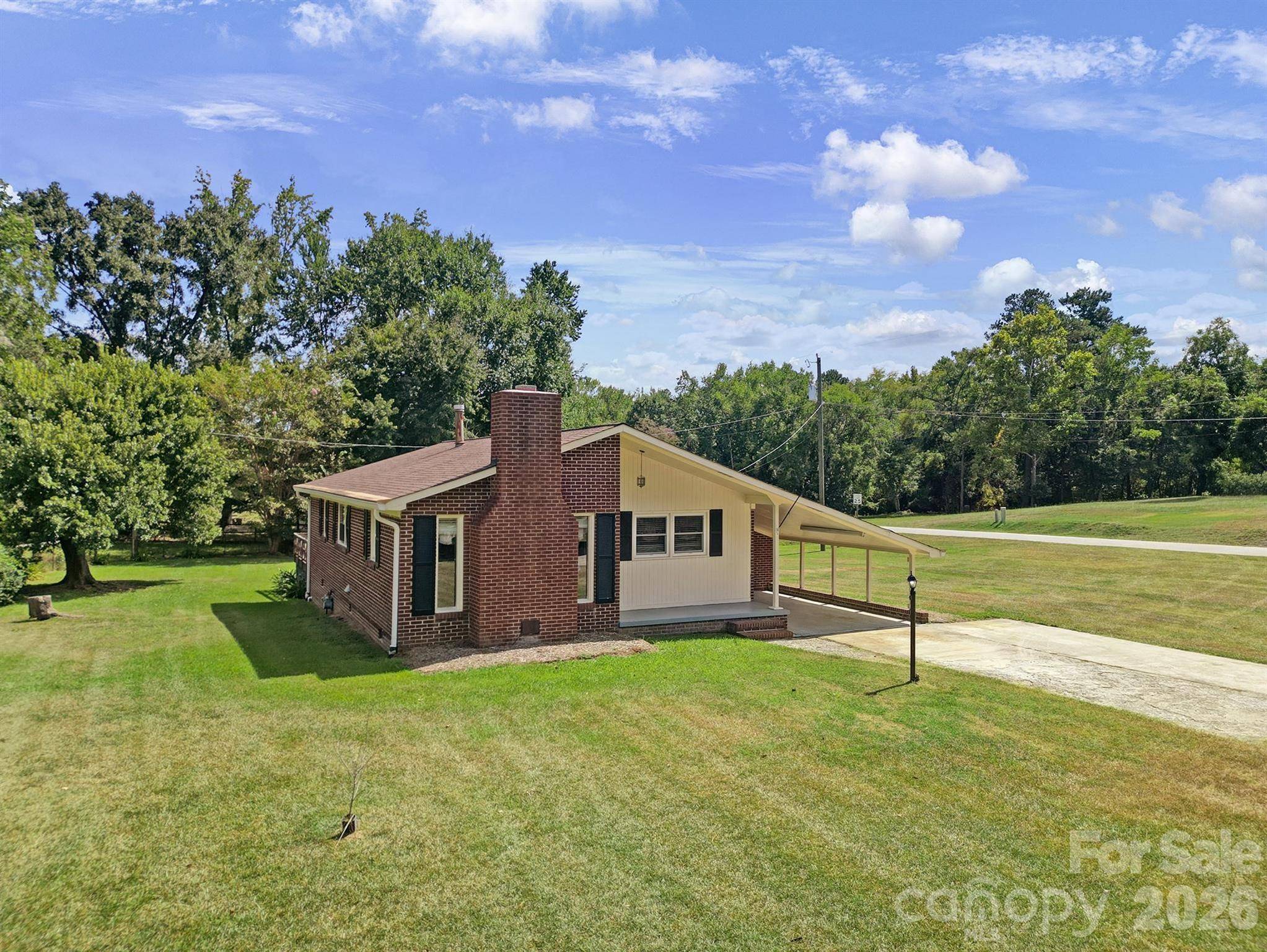 15884 State Highway 200 HWY, Great Falls, SC 29055