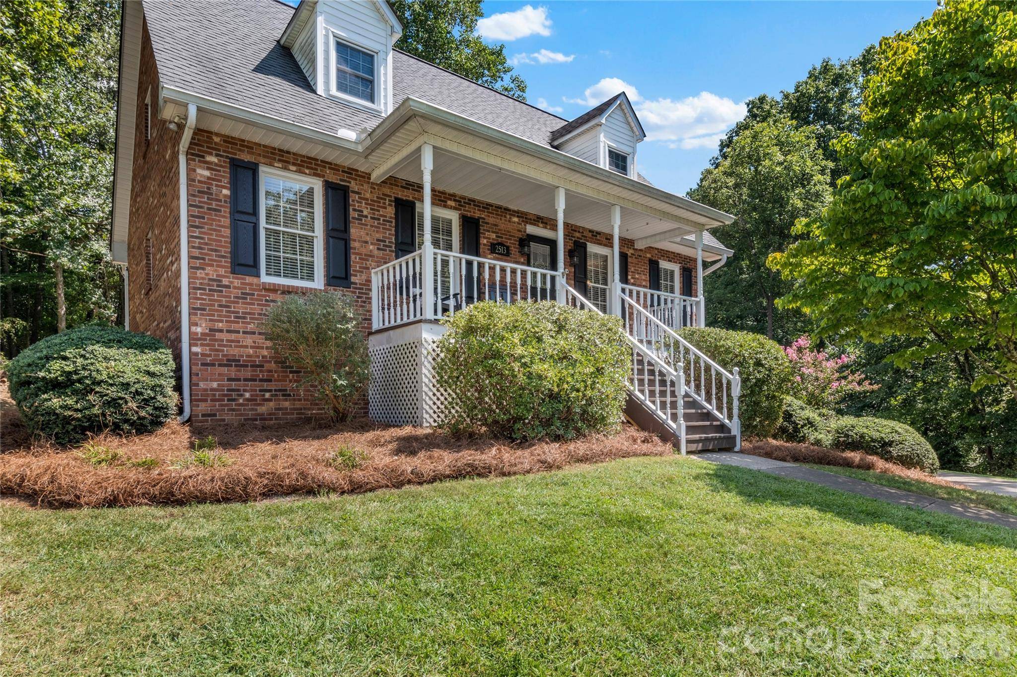 2513 Newington CT, Clemmons, NC 27012