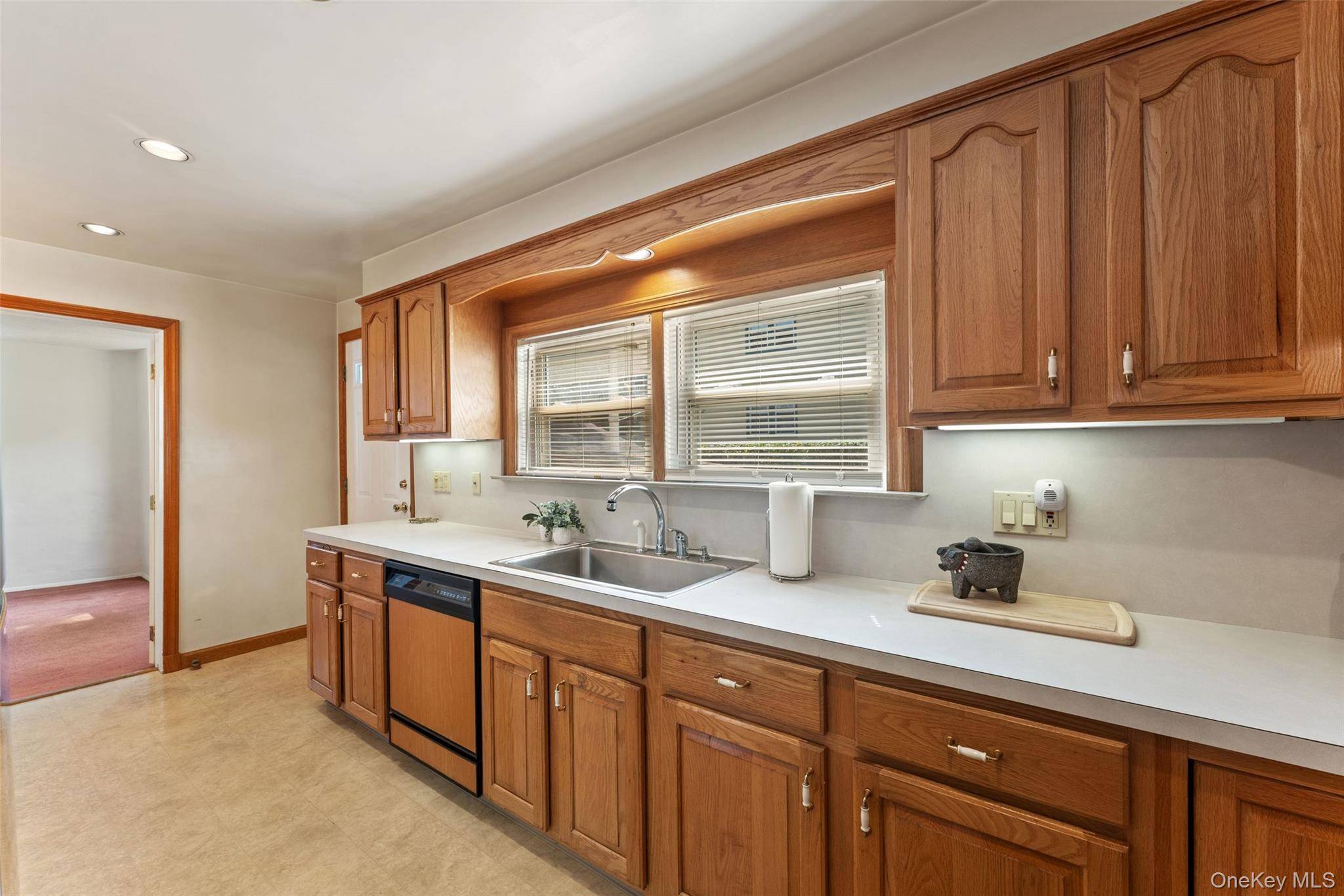 9 School ST, White Plains, NY 10606