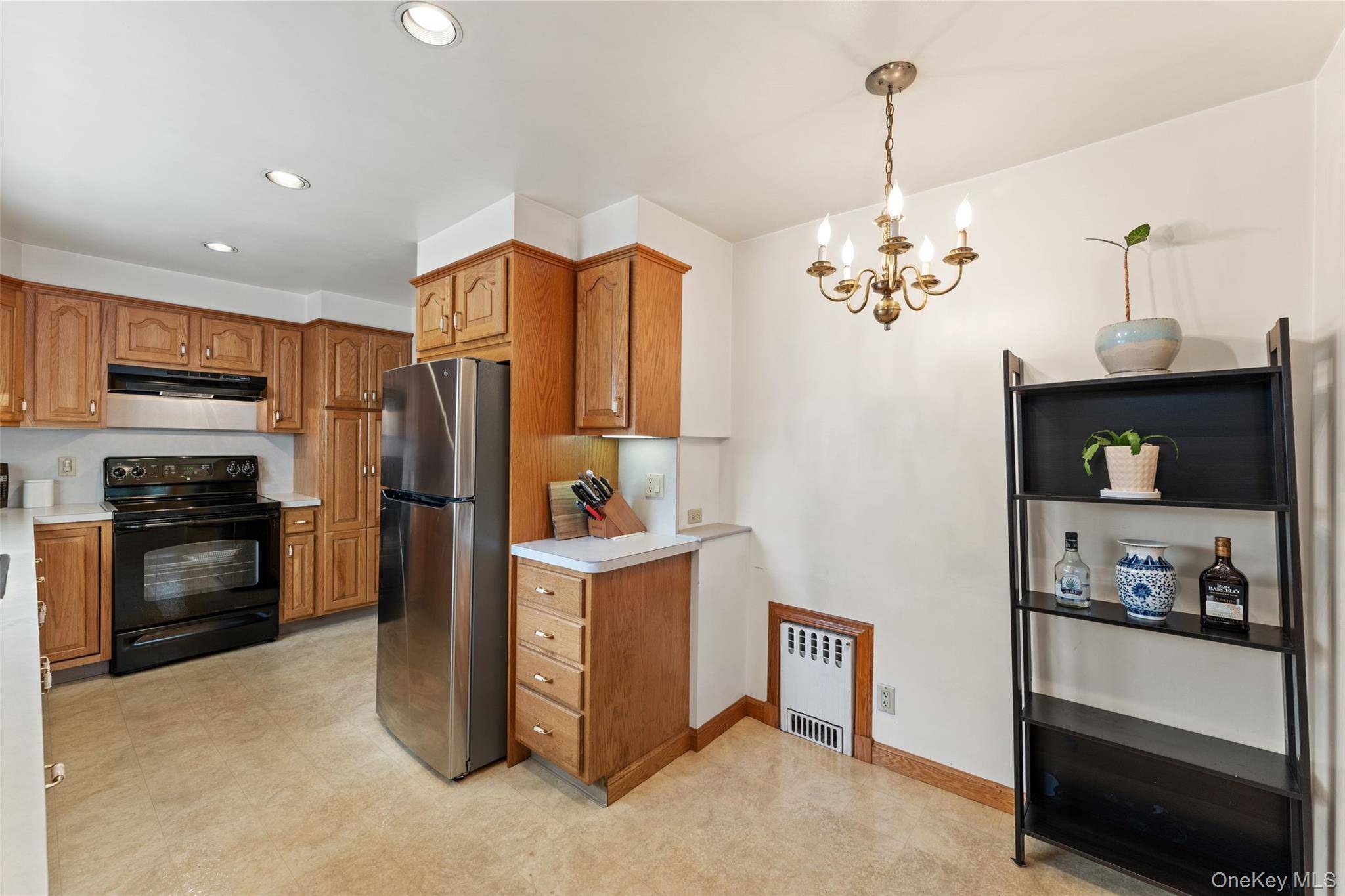 9 School ST, White Plains, NY 10606
