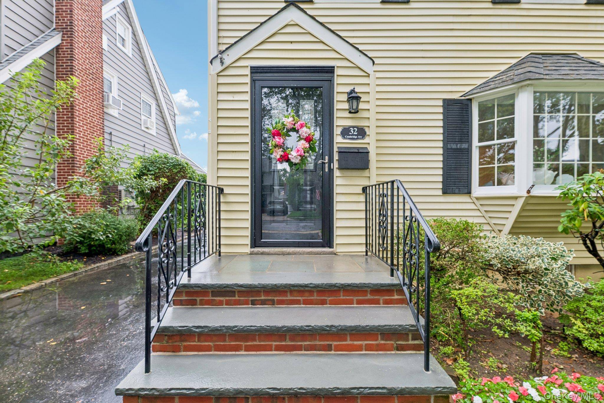 32 Cambridge AVE, Garden City, NY 11530