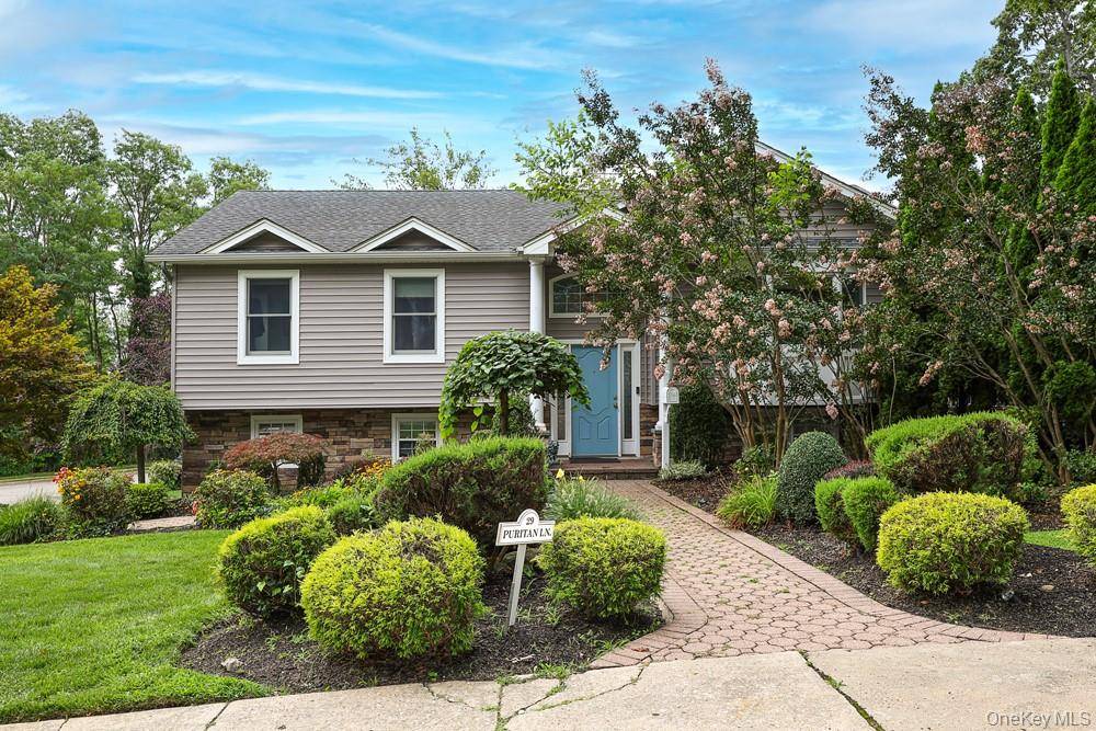 29 Puritan LN, Farmingdale, NY 11735