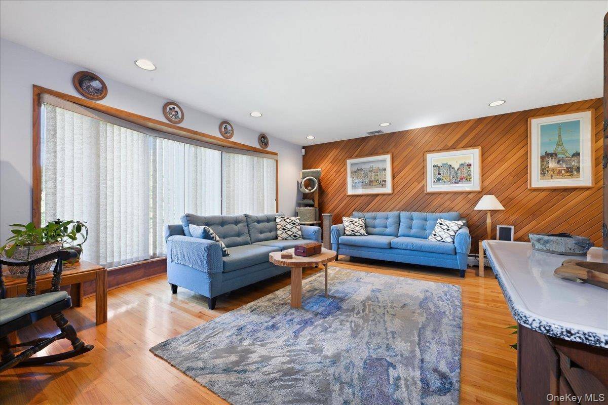 2484 Kayron LN, North Bellmore, NY 11710