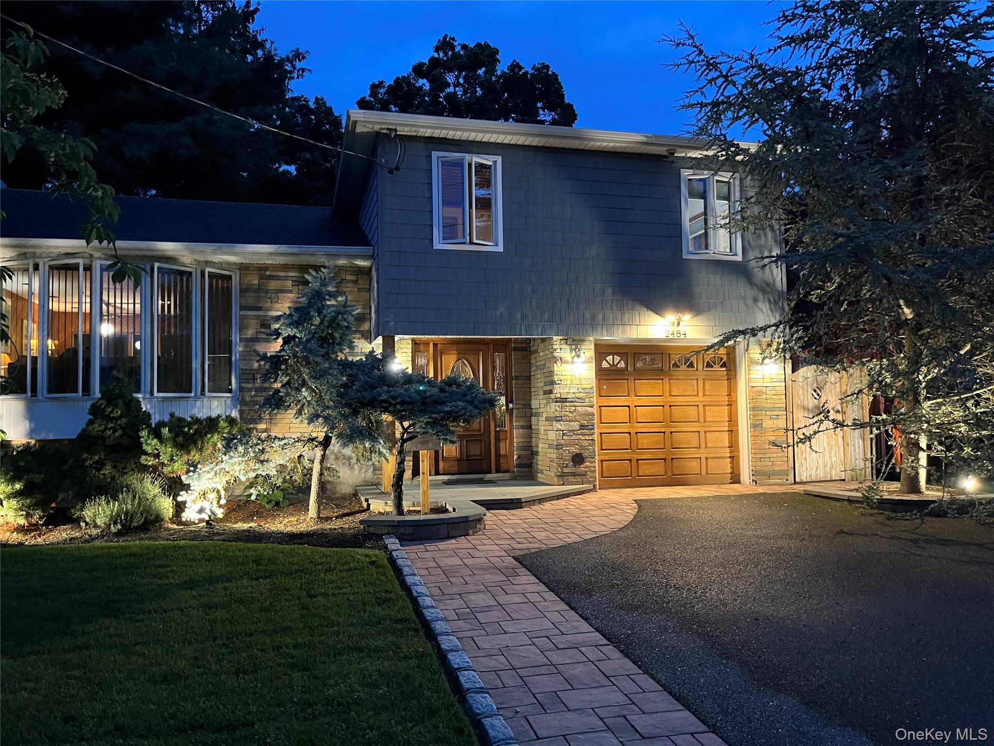 2484 Kayron LN, North Bellmore, NY 11710