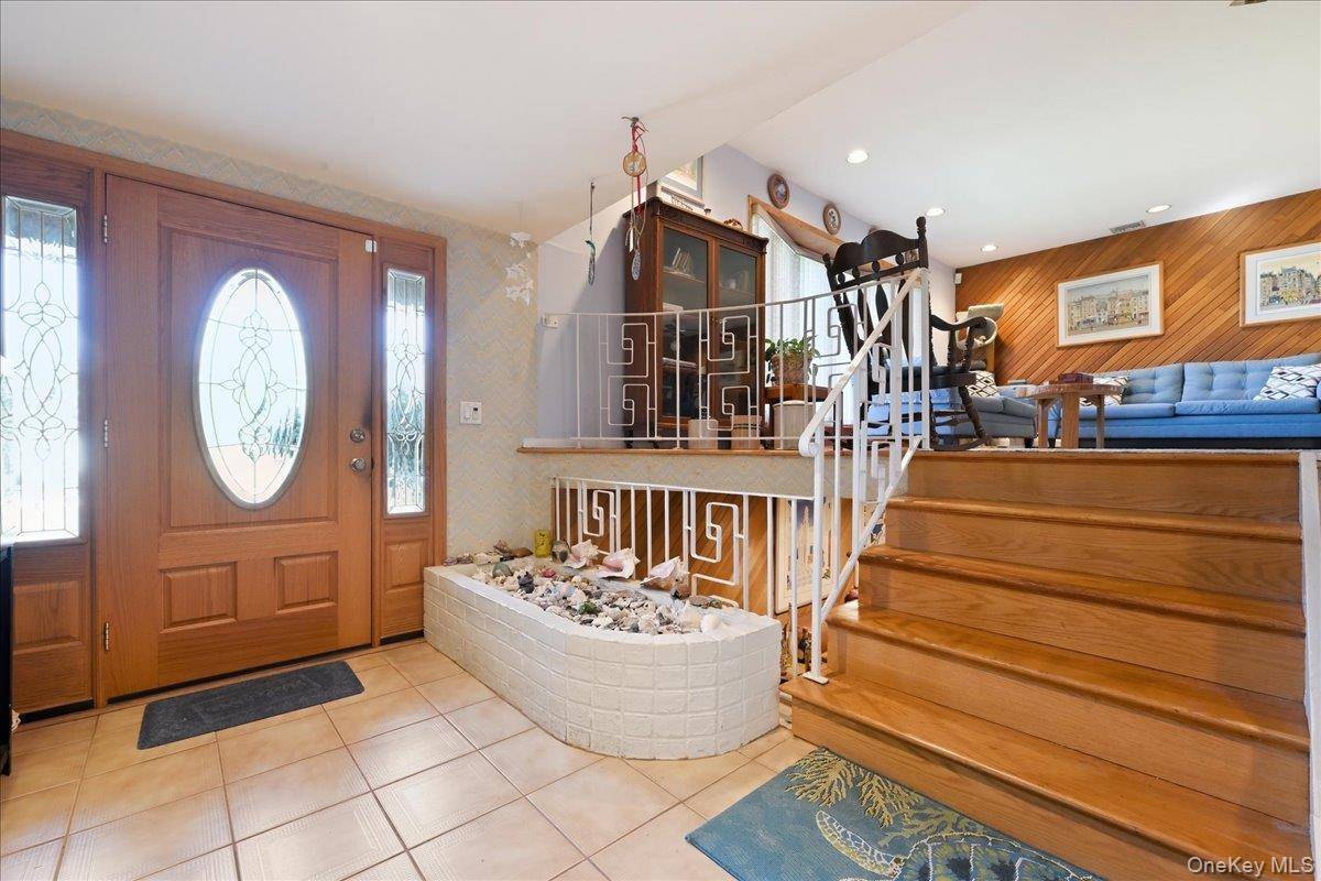 2484 Kayron LN, North Bellmore, NY 11710