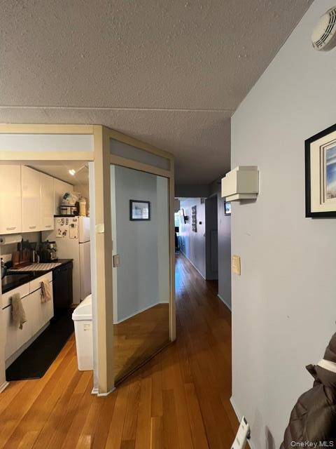 4 Martine AVE #221, White Plains, NY 10606